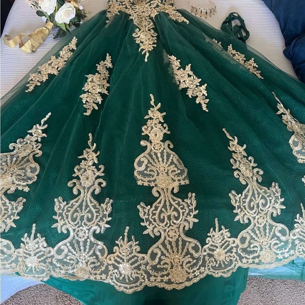 Elegant Green and Gold Women's Dress - Picture 5 of 6
